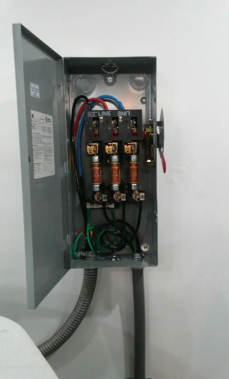 Three-phase disconnect switch installed for Smoke Detector Installation in Terrytown